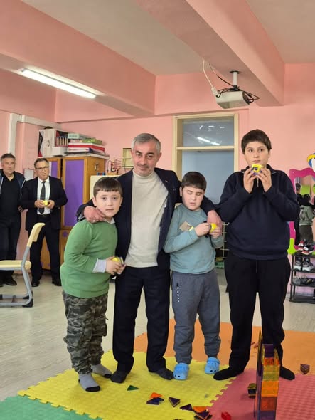 Manyas'ta Otizm Farkındalık Günü: Belediye Öğrencilerin Yanında