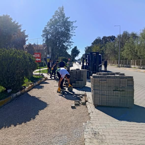 Edremit'in Ana Arterlerinden Birinde Yoğun Mesai: Altınkum'da Yol Çalışması