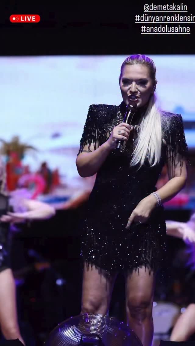 Demet Akalın Konya Konserinden Duygusal Teşekkür: Sizlerle Buluşmak Harikaydı