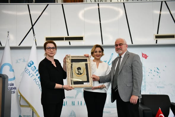 Balıkesir'de Yaşlılar Haftası'nda Sanat ve Sağlık Buluştu