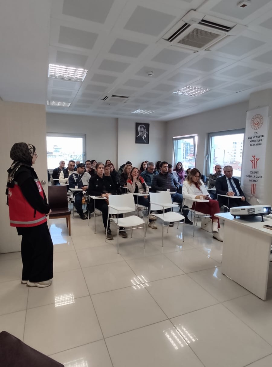 Edremit'te Kadına Yönelik Şiddetle Mücadele Eğitimi Düzenlendi