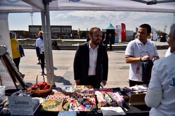 Altıeylül'de Otizm Farkındalığı İçin Koşu Etkinliği Düzenlendi