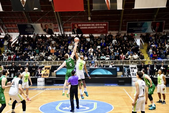 Balıkesir'de Spor Rüzgarı: İki Takım Türkiye Şampiyonası Yolunda