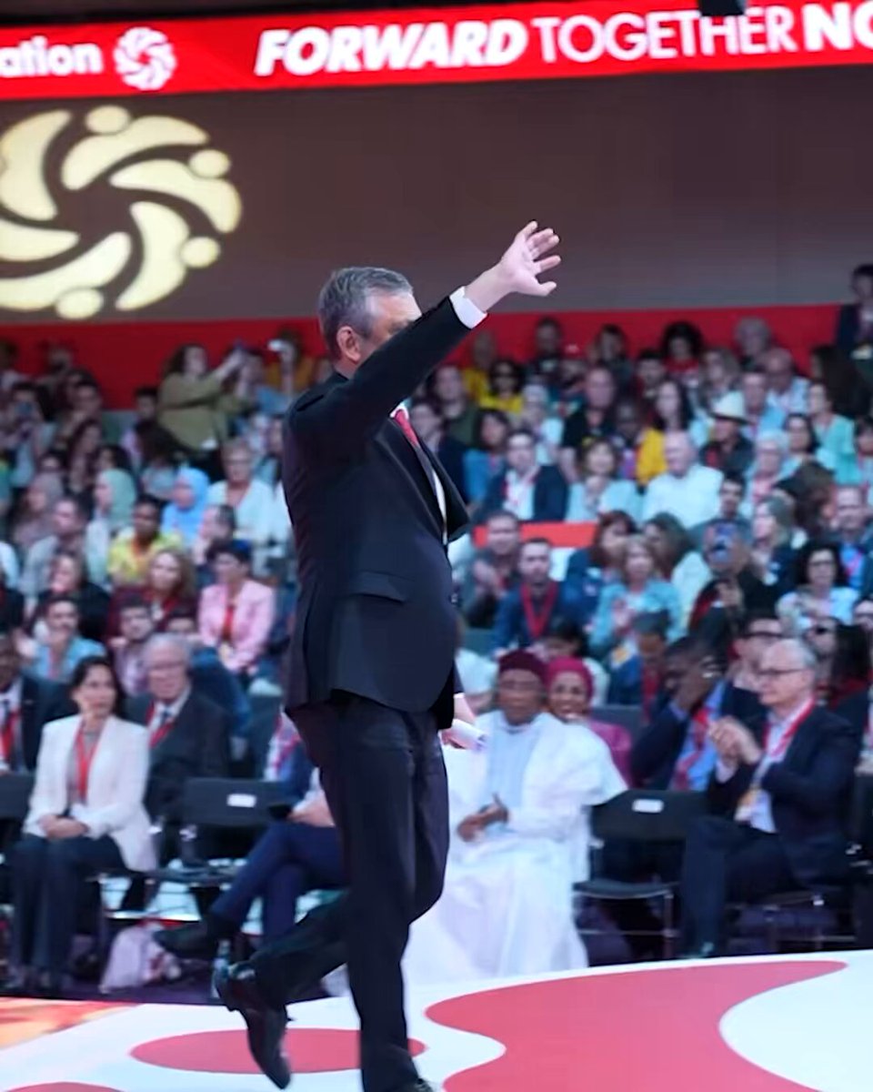 Özgür Özel Barselona'da İlerici Seferberlik Zirvesi'nde Konuştu