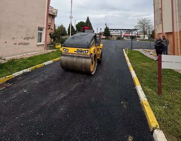 Akhisar Belediyesi Hastane Girişini Yeniledi: Yüzlerce Hastanın Konforu Artıyor