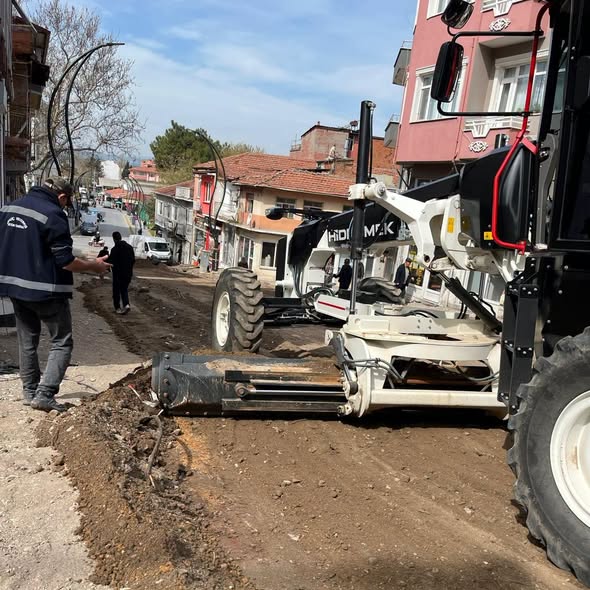 Bigadiç Belediye Caddesi Yenileniyor: Çalışmalar Devam Ediyor