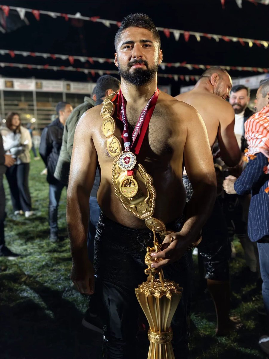 Kepez Yağlı Güreşleri'nde Başpehlivanlık Enes Doğan'ın Oldu