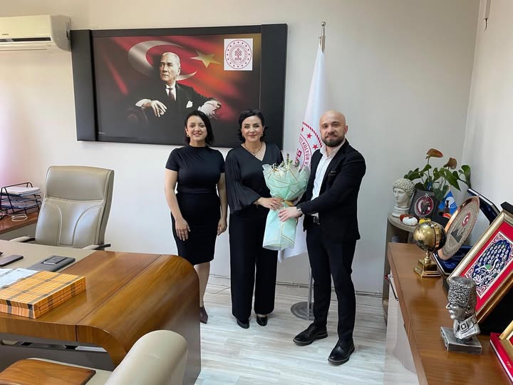 RSC Dil Kursu Kurucuları, Balıkesir Kültür Turizm Müdürü'nü Ziyaret Etti