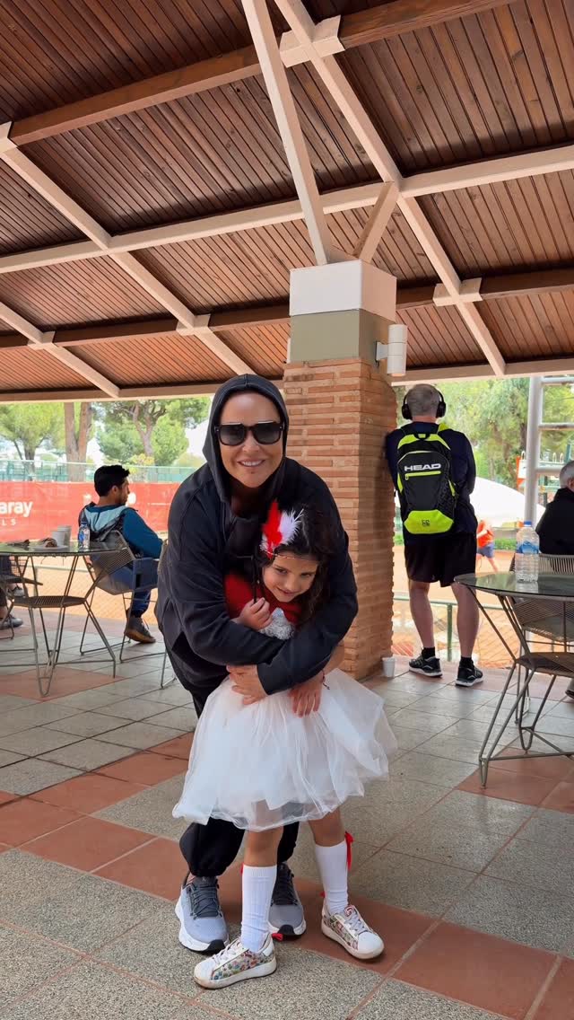 Hülya Avşar'dan 23 Nisan Kutlaması: Ulusal Egemenlik ve Çocuk Bayramı Kutlu Olsun