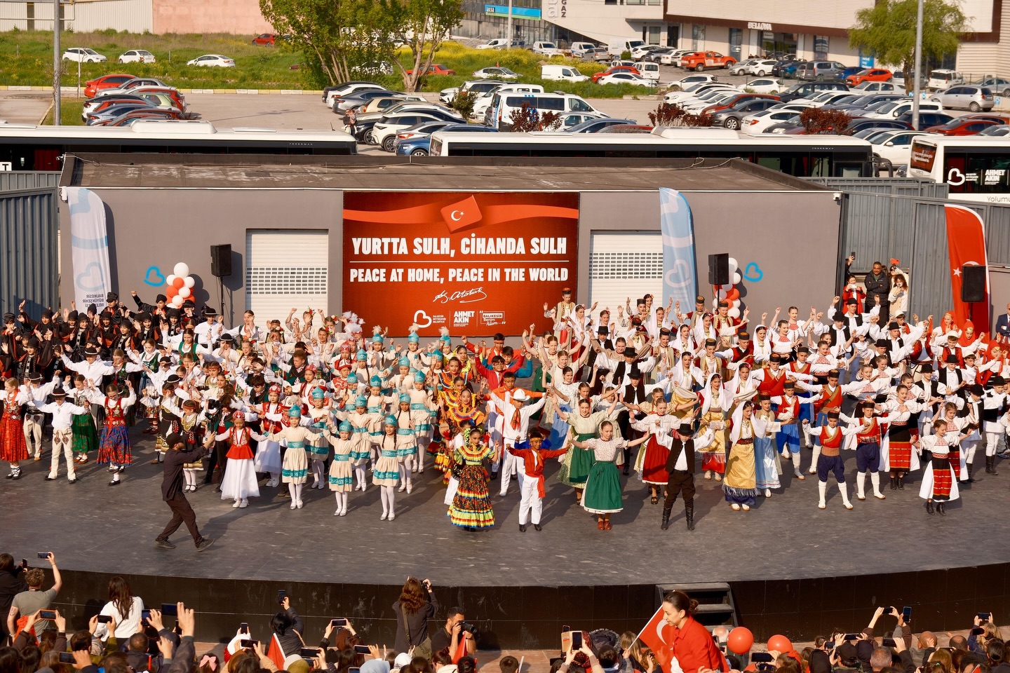 Balıkesir'de 9 Ülkeden Çocuklar 23 Nisan Festivalinde Buluştu