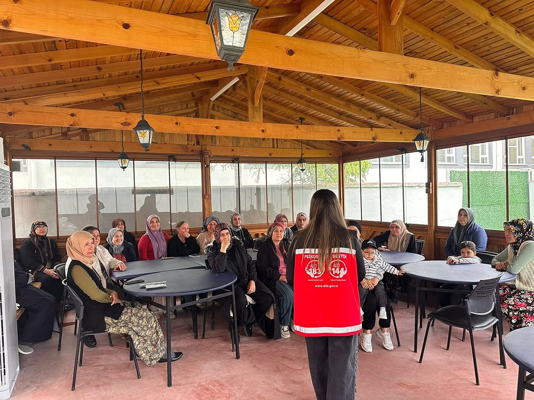 Altıeylül'de Aile İçi İletişim Eğitimi: Uzman Ellerden Pratik Rehber