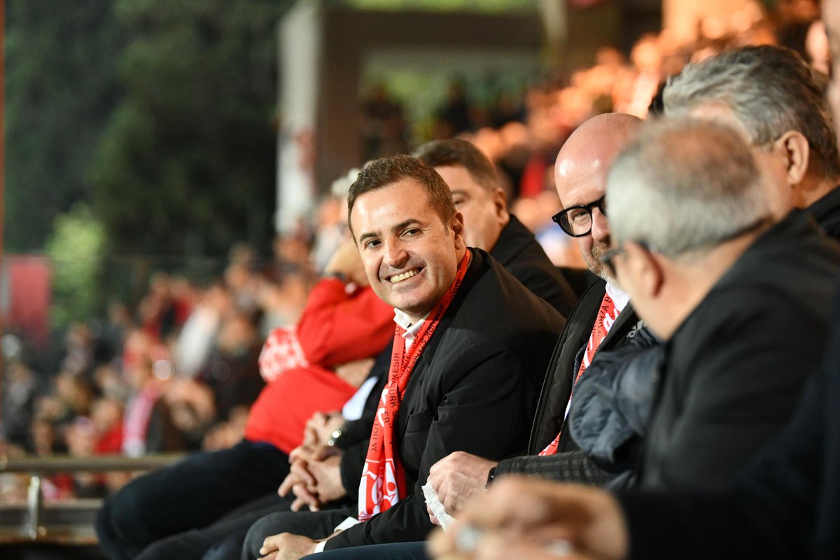 Balıkesirspor, Eskişehirspor'u 2-1 Yendi: Belediye Başkanı Akın'dan Tebrik