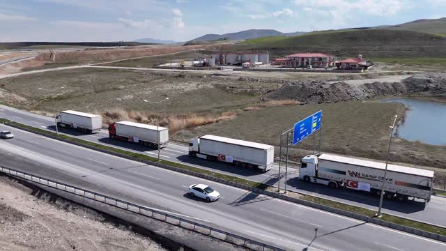 İran'a 6 Tırlık İlaç ve Tıbbi Malzeme Yardımı Yola Çıktı