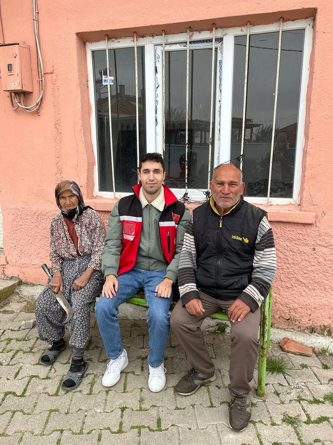 Bigadiç'te Ailelere Ev Ziyaretleri: İhtiyaçlar Yerinde Tespit Ediliyor