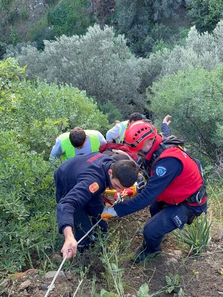 Çanakkale'de 60 Metre Şarampole Yuvarlandı: Sürücü Kurtarıldı