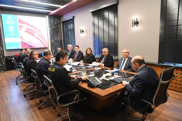 Balıkesir'de Okul Güvenliği Toplantısı: Vali Ustaoğlu Başkanlığında Tedbirler Ele Alındı