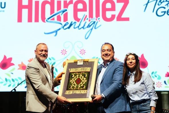 Manisa'da Hıdırellez Coşkusu: Hüsnü Şenlendirici Sahne Aldı