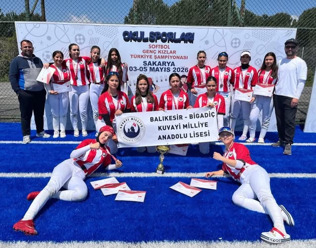 Bigadiç'ten Türkiye Şampiyonluğu: Genç Kızlar Softbolda Zirvede