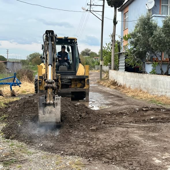 Bigadiç'te Yol Altyapısı Güçlendiriliyor: Ulaşım Kalitesi Artıyor