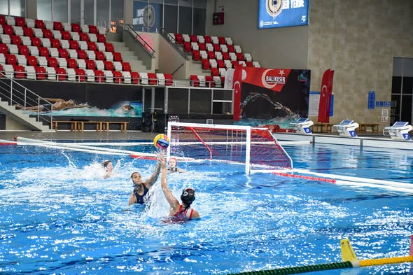 Balıkesir'de Sutopu Heyecanı: Kadınlar 1. Lig Play-Off Müsabakaları Başladı