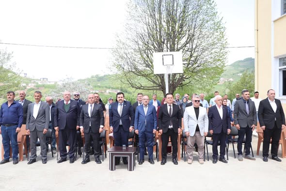 Ayvacık'ta Çarşıköy Ortaokulu'na Bilişim Sınıfı Açıldı