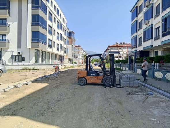 Edremit'te Yol Yapımı: Altınkum Mahallesi'nde Ulaşım Rahatlıyor