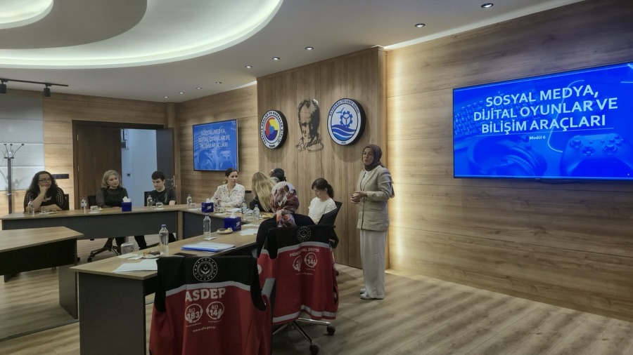 Bandırma'da Teknoloji Bağımlılığı Semineri: Aileler İçin Dijital Rehber