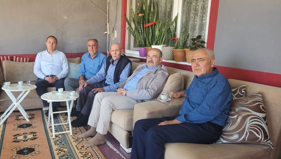 Balıkesir Valisi Ustaoğlu, Köseler Mahallesi'ndeki Bahar Şenliği'ne Katıldı
