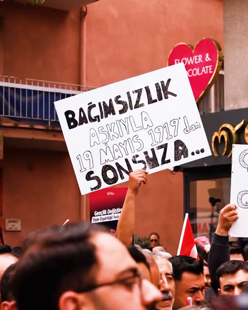 Özgür Özel'den 19 Mayıs mesajı: Cumhuriyet'e sahip çıkan gençlik en büyük güvencemiz