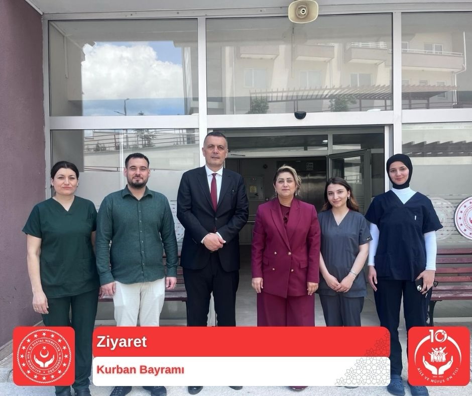 Balıkesir'de Bayram Öncesi Anlamlı Ziyaret: Huzurevi Personeli Müdür Böçkün'le Buluştu