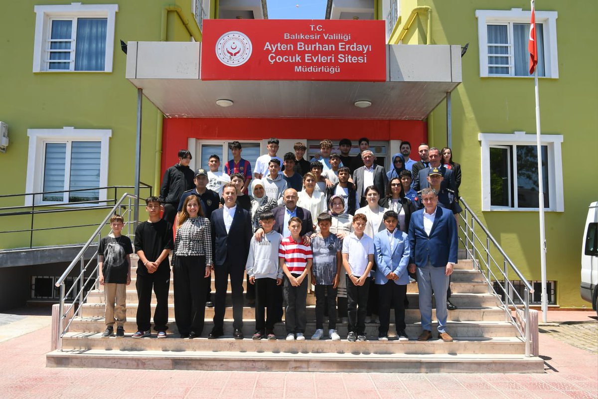 Balıkesir'de Kurban Bayramı Sofrası: Vali ve Başkan Çocuk Evleri Sitesi'nde Buluştu