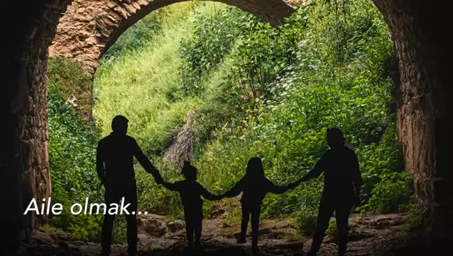 Balıkesir'de Aile Fotoğraflarıyla Sevgi ve Dayanışma Mesajı