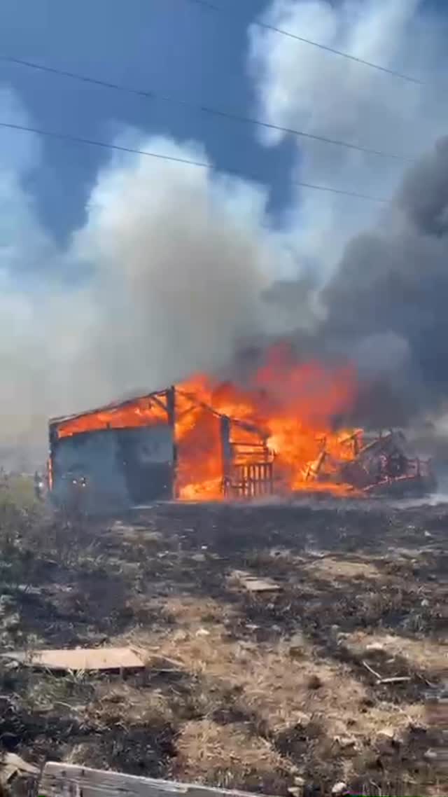 Ayvalık'ta Ahır ve Arazi Yangınına 7 Araçlık Müdahale