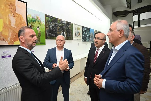 AK Parti Bursa İl Başkanı Efkan Âlâ, Kültür Yolu Festivali Sergilerini Ziyaret Etti