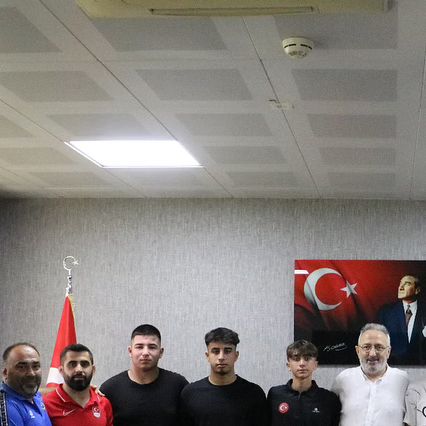 Bursa Büyükşehir Belediyespor, Sutopu Takımı ve Güreş Takımı Sporcularını Tebrik Etti