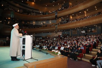 Diyanet İşleri Başkanı Prof. Dr. Ali Erbaş, “Peygamberimizin Hayatı ve İnsani Değerler” konulu bir programa katıldı