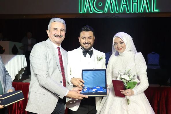 CHP Bursa İl Başkanı Nihat Yeşiltaş, Bursa Büyükşehir Belediye Başkanı Mustafa Bozbey ve Osmangazi Belediye Başkanı Erkan Aydın, Bir Çiftin Nikah Töreninde Buluştu