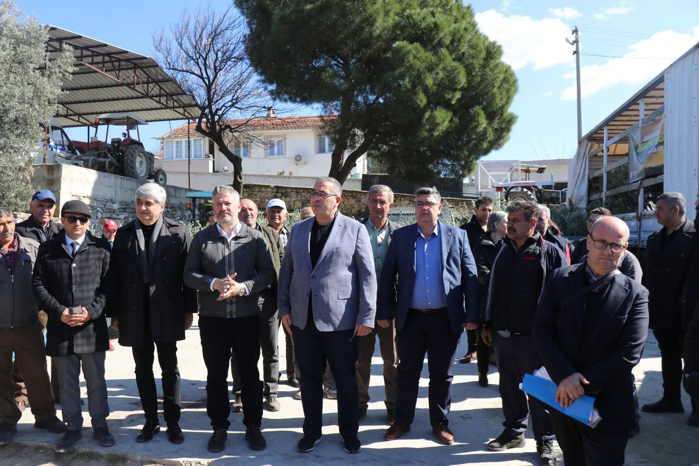 Gördes'te Yangınzedelere Zeytin Fidanı Desteği ve Yeni Projelerin Tanıtımı