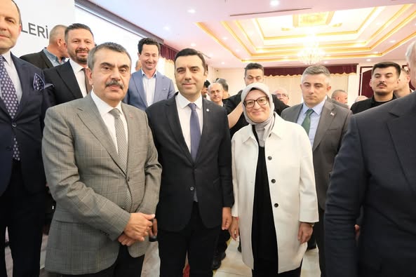 Balıkesir'de Eğitim Yardımseverlere Onurlandıran Plaket Töreni
