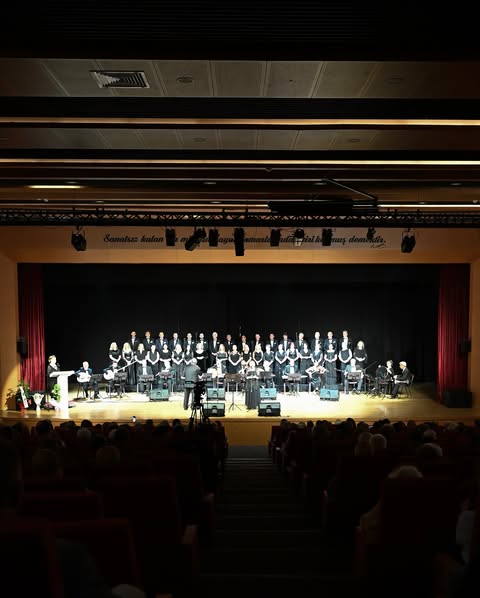 Çanakkale Belediyesi Türk Sanat Müziği Korosu 30. Yıl Konseriyle Sahne Aldı