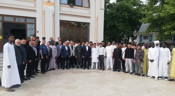 Bandırma'da Kurban Bayramı Namazı Sonrası Bayramlaşma Merasimi Düzenlendi