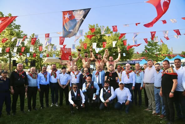 İvrindi'de Geleneksel Yağlı Pehlivan Güreşleri Tamamlandı
