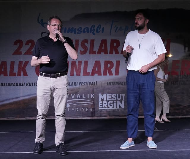 Ayvalık'ta 22. Sarımsaklı Trophy Halk Oyunları Festivali Coşkuyla Tamamlandı