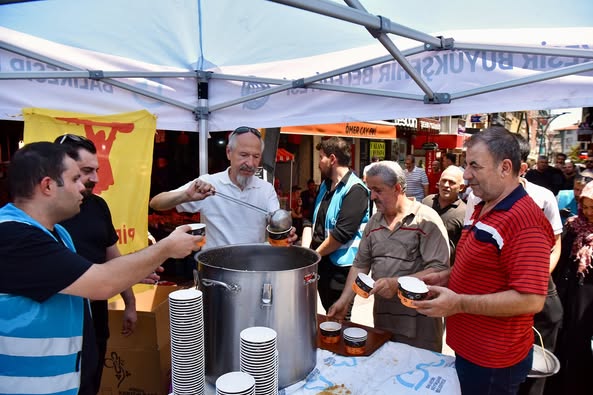 Altıeylül Belediyesi Aşure Hayrına Katıldı