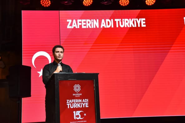 Balıkesir'de 15 Temmuz Demokrasi ve Millî Birlik Günü Nöbeti Coşkuyla Kutlandı