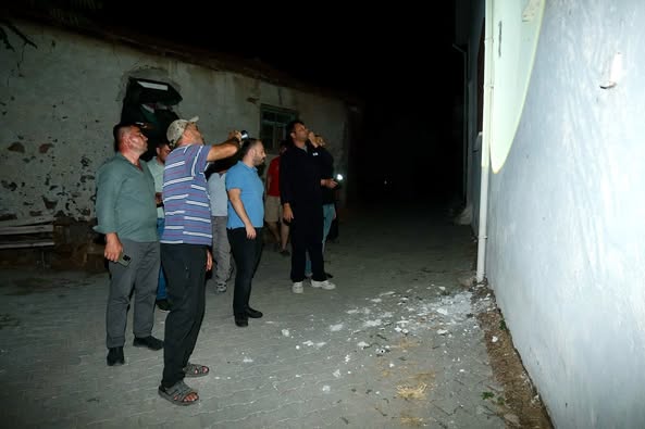 Sındırgı'da Deprem Sonrası Altıeylül Belediyesi Destek Çalışmaları Sürüyor