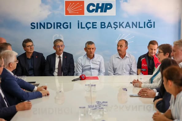 Sındırgı Depremi: CHP Genel Başkanı Özgür Özel, Etkilenen Vatandaşlarla Buluştu
