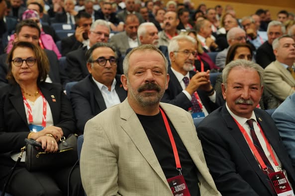 CHP'de Özgür Özel Güven Oyu Aldı, Kurultay Tamamlandı