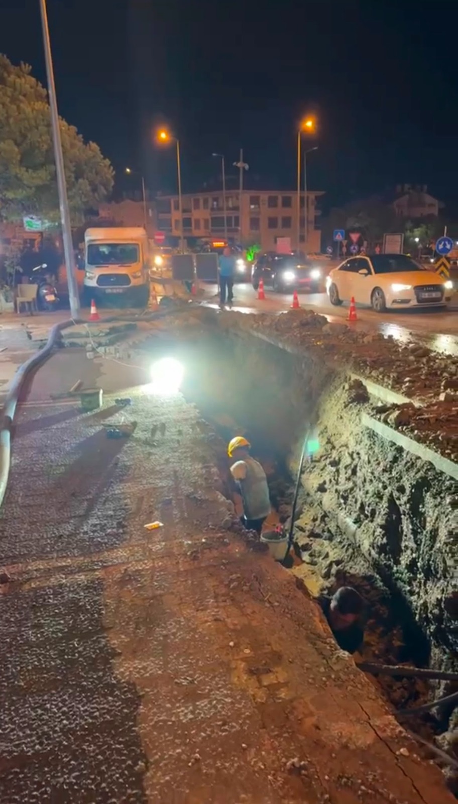 Ayvalık’ta Kanalizasyon Hattındaki Göçük 36 Saatlik Çalışmayla Giderildi