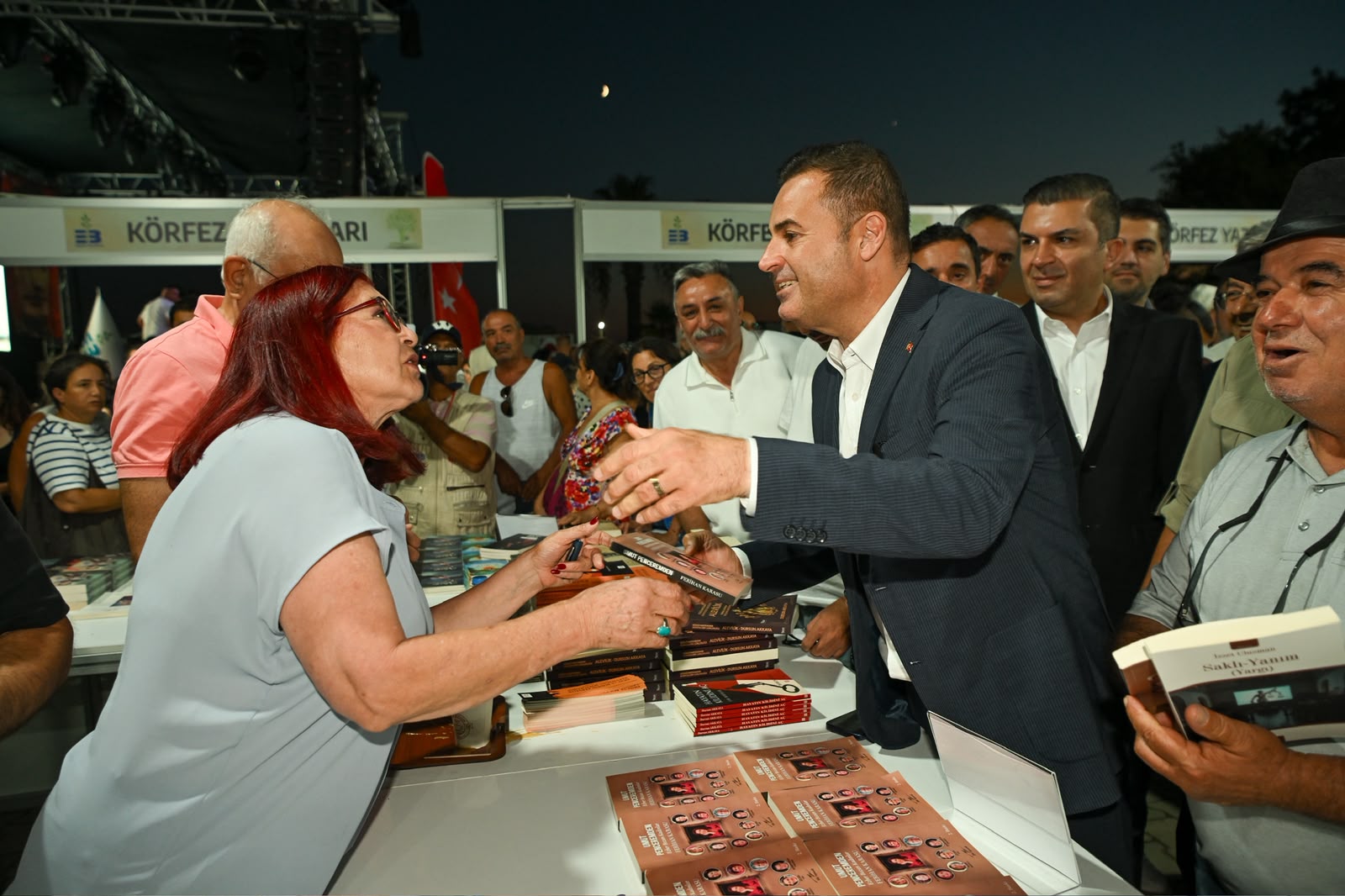 Akın, 8. Edremit Kitap Fuarı’na katıldı